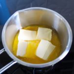 4. Rozpuścić masło