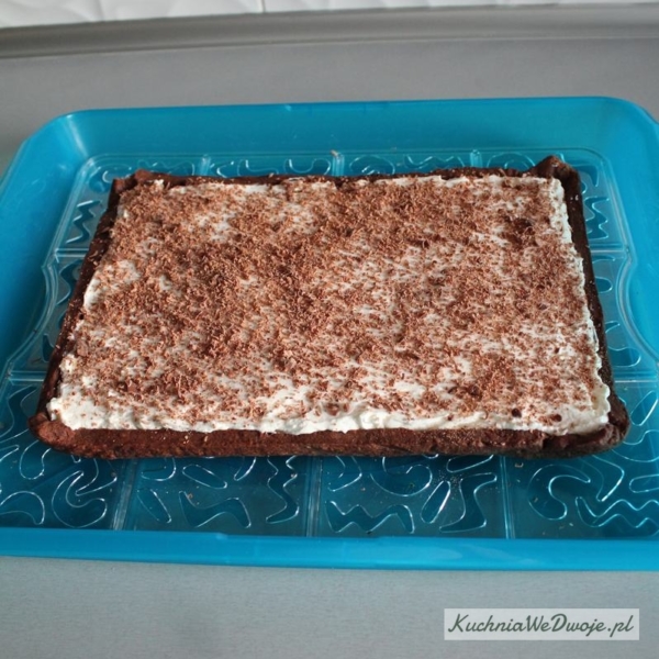 8. Posypać ciasto startą czekoladą