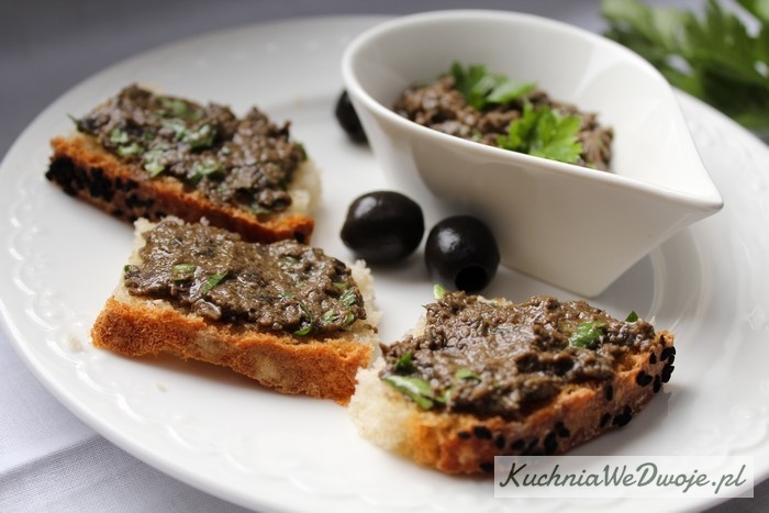 102 Pasta z czarnych oliwek [KuchniaWeDwoje.pl]