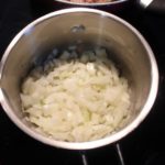 4. Podsmażyć cebulę
