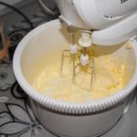 4. Utrzeć masło